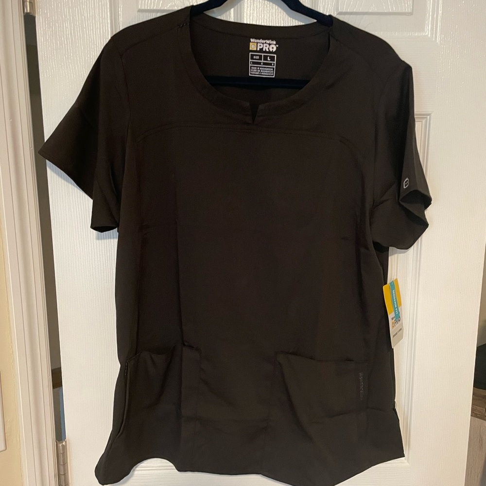 NWT Wonderwink pro woman’s 4 pocket notch neck top